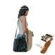 Un système de caméras de sécurité intelligentes pour la maison, avec audio bidirectionnel et capacités de surveillance à distance.
