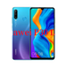 Un smartphone Huawei P30 Lite en bleu et violet, doté d’un triple appareil photo, d’un capteur d’empreintes digitales au dos et d’un écran lumineux.