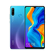 Un smartphone dégradé bleu et violet doté d’un triple appareil photo et d’un écran à encoche en forme de goutte d’eau.