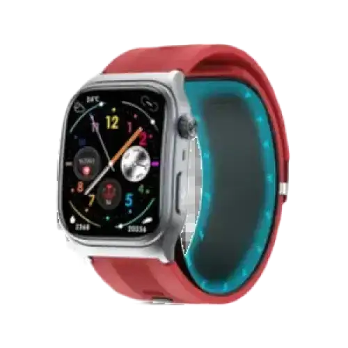 Montre connectée avec bracelet en silicone rouge, boîtier en argent et affichage numérique coloré.