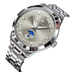 Montre pour homme en acier inoxydable de couleur argentée avec affichage des phases de lune et index en chiffres romains.