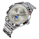 Montre pour homme en acier inoxydable de couleur argentée avec affichage des phases de lune et index en chiffres romains.