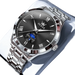 Montre pour homme de couleur argentée avec un cadran noir et des index en chiffres romains.