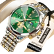 Montre pour homme en acier inoxydable avec un cadran vert, des accents dorés et un bracelet en métal bicolore.