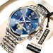 Montre pour homme de couleur argentée avec un cadran bleu et plusieurs cadrans secondaires.
