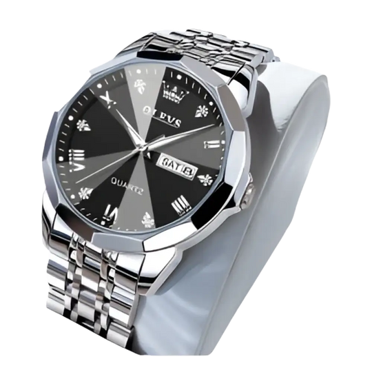 Montre pour homme en acier inoxydable de couleur argentée avec un cadran segmenté noir et gris.