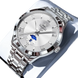 Montre-bracelet pour homme, de couleur argentée, avec bracelet en métal, cadran blanc, index en chiffres romains et complication de phase de lune.