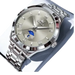 Montre pour homme en acier inoxydable de couleur argentée avec affichage des phases de lune et index en chiffres romains.