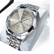 Montre à quartz pour homme, de couleur argentée, avec affichage de la date et index en diamants.