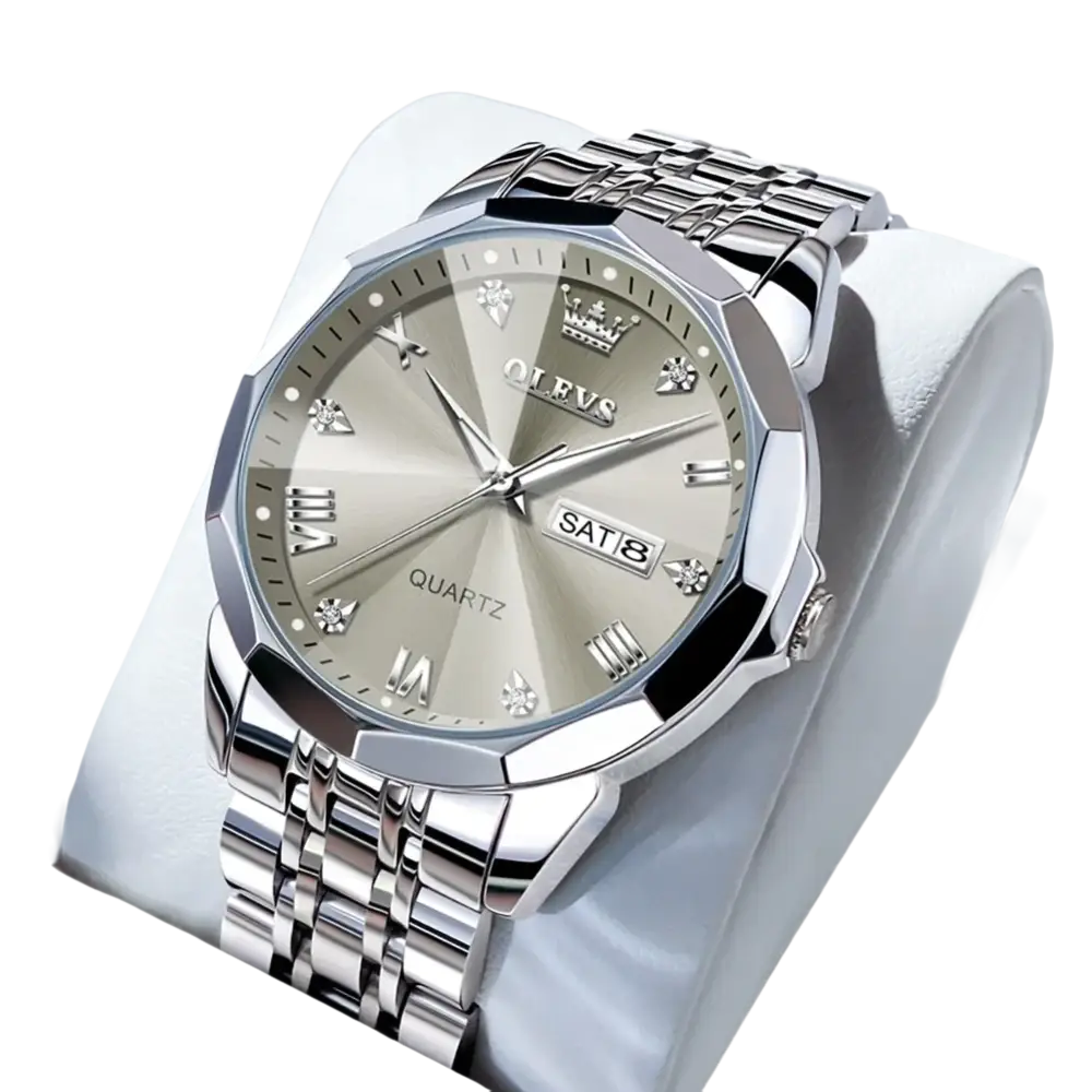 Montre à quartz pour homme en acier inoxydable de couleur argentée avec cadran champagne, affichage du jour et de la date et index en chiffres romains.