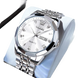 Montre à quartz pour homme, de couleur argentée, avec lunette multifacettes, index en diamants et affichage de la date et du jour.