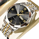 Montre pour homme en acier inoxydable bicolore avec cadran noir, chiffres romains dorés et affichage de la date.