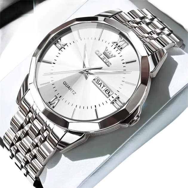 Montre pour homme en acier inoxydable de couleur argentée avec cadran blanc, affichage de la date du jour et index en chiffres romains.