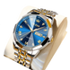 Montre pour homme en acier inoxydable bicolore avec cadran bleu, chiffres romains et affichage de la date.