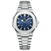 Montre en acier inoxydable avec cadran bleu nervuré, date à guichet, aiguilles et index lumineux.