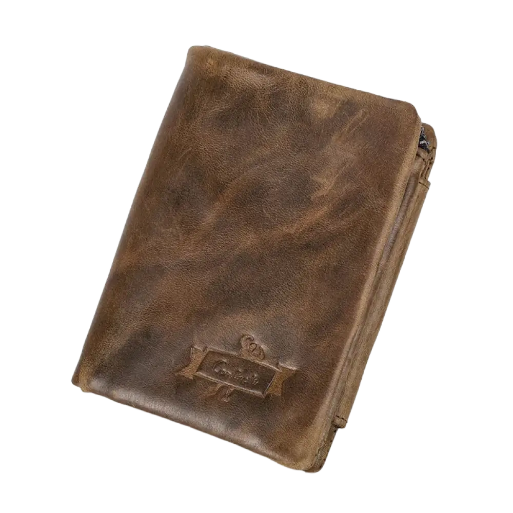 Portefeuille bifold en cuir marron avec une finition texturée.