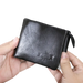 Portefeuille bifold en cuir grainé noir avec fermeture à glissière.